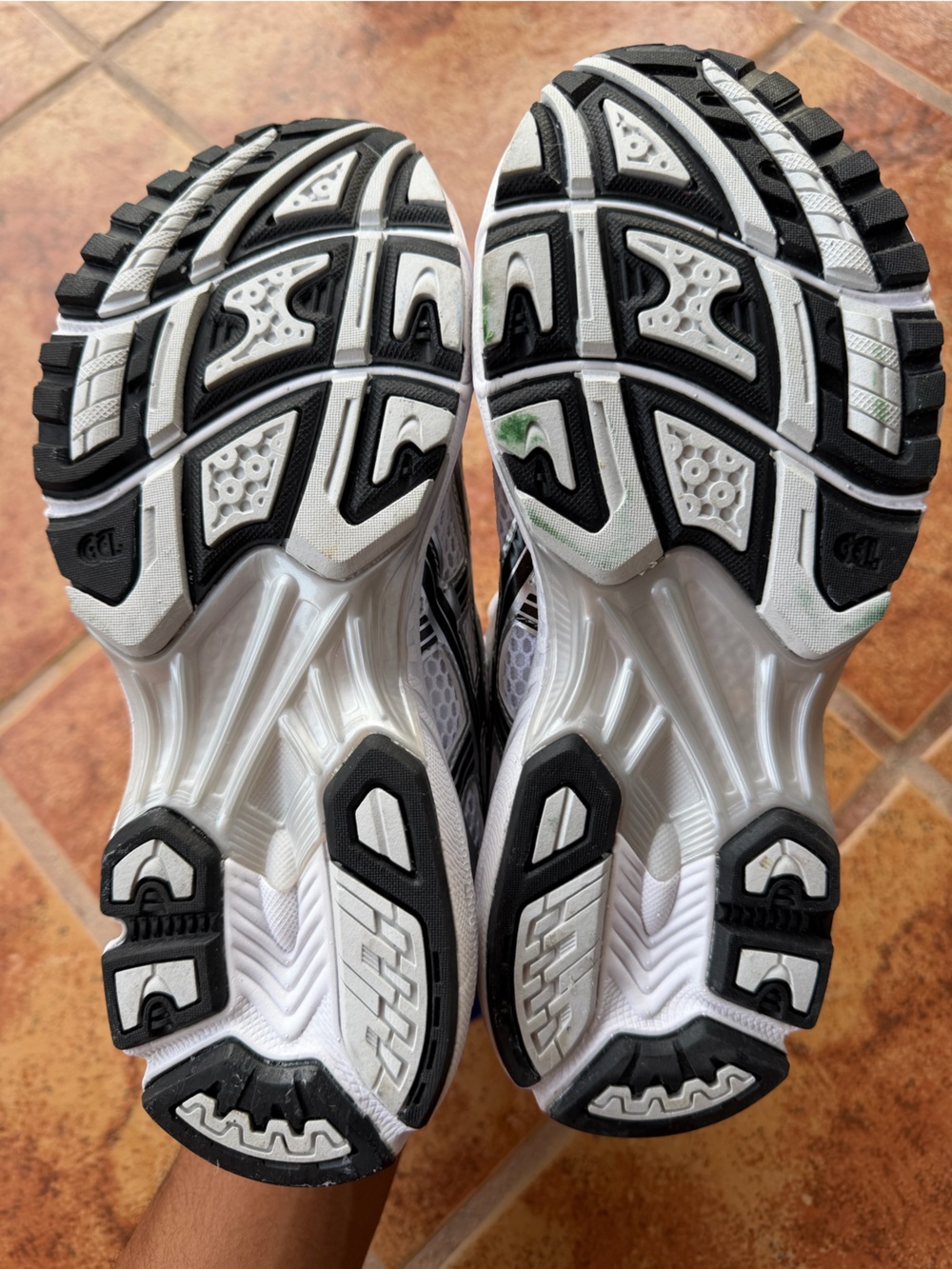 Size 7 Men’s And Women’s 8.5 - Asics Gel Kayano 14 Yellow - Picture 6 of 7